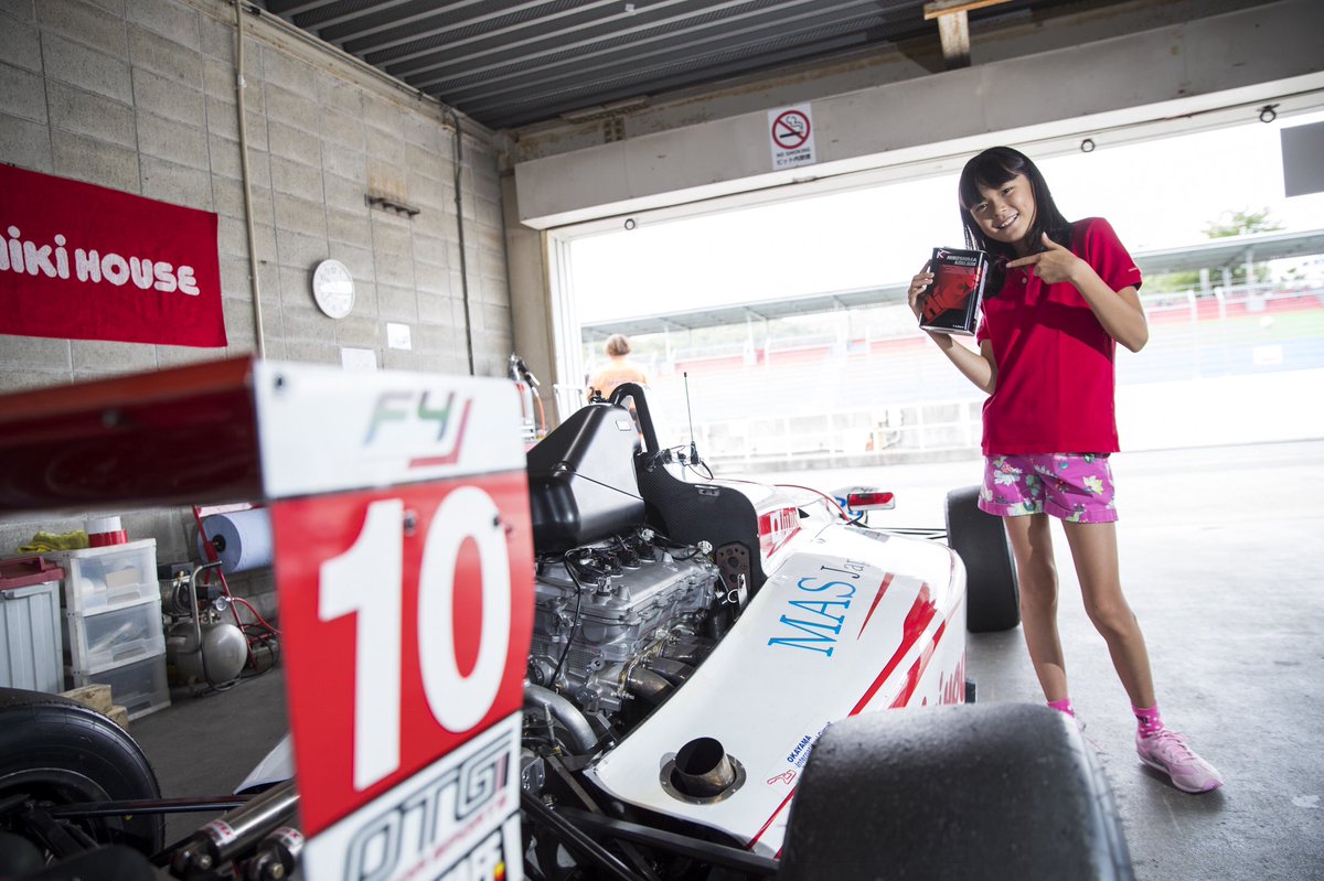 Jujuこと野田樹潤 のだじゅじゅ 選手 未来の日本人初女性f1ドライバーを目指す弱冠12歳の小学生プロレーシングドライバー Cozystyle